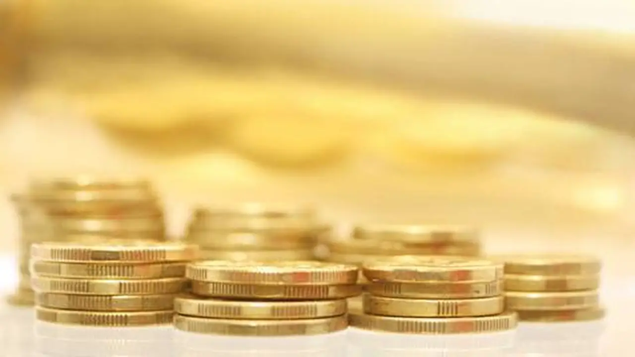 الذهب يهبط 1% مع صعود الدولار تأهبا لصدور بيانات التوظيف الأمريكية